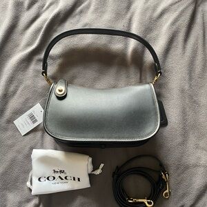 Coach Swinger Black